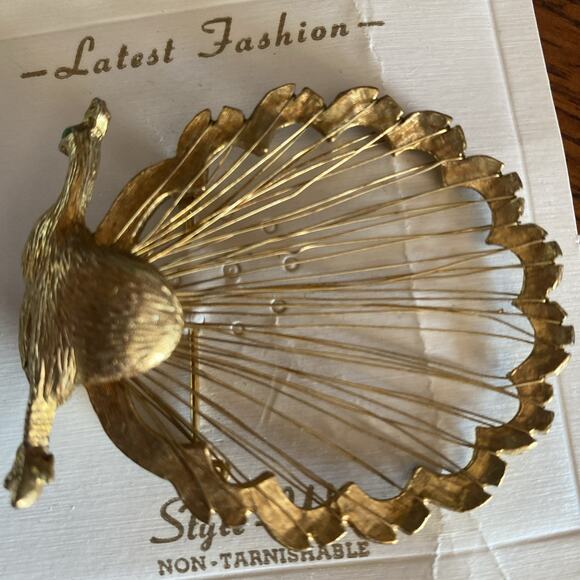 Peacock Bird Gold Tone Wire Brooch Pin Jewelry Accessory Collectible - Picture 2 of 4